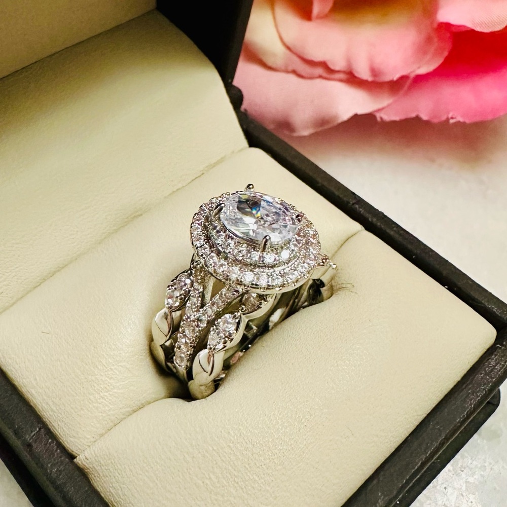 Elegant Silver Halo Bridal Ring with Zirconia Center Stone Size 6 - Picture 4 of 8
